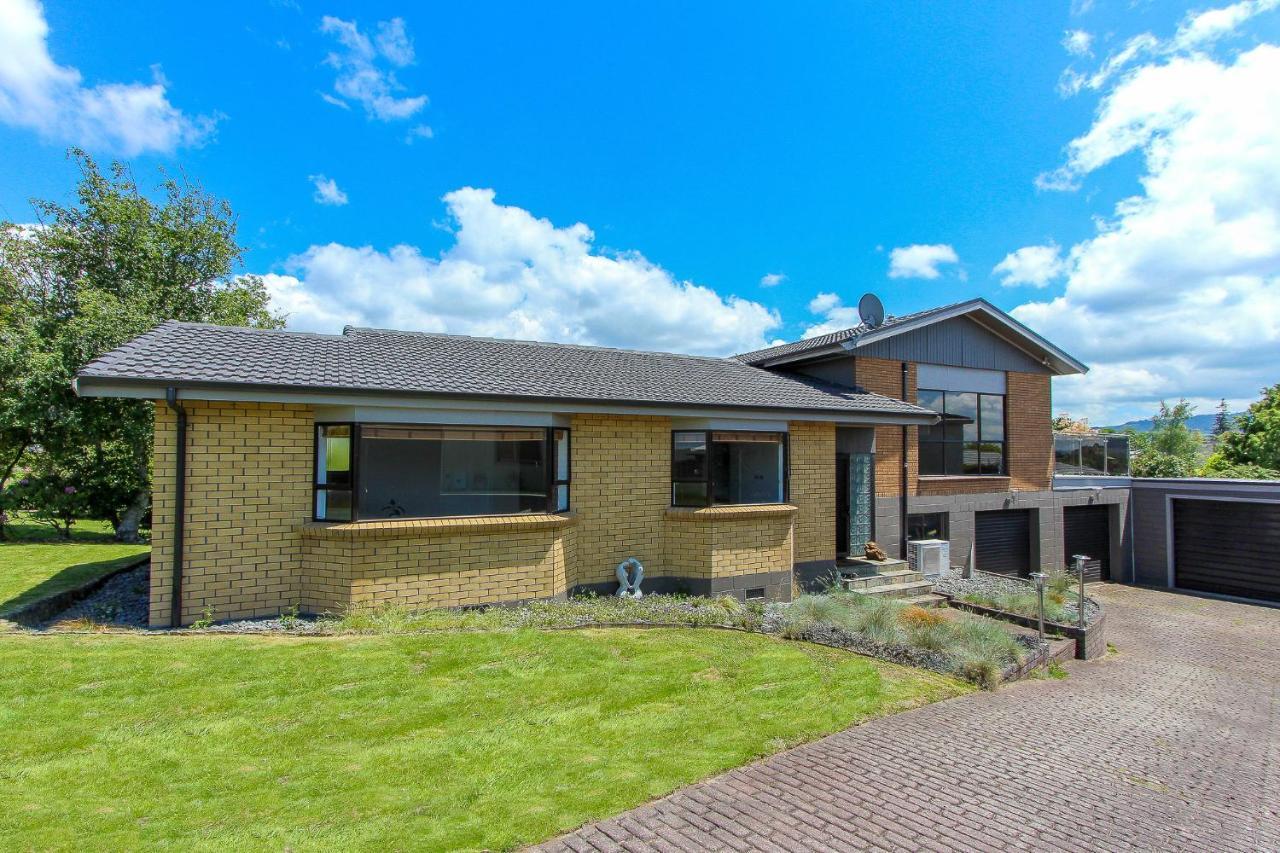 Spacious Retreat With Mountain View Rotorua Exterior foto