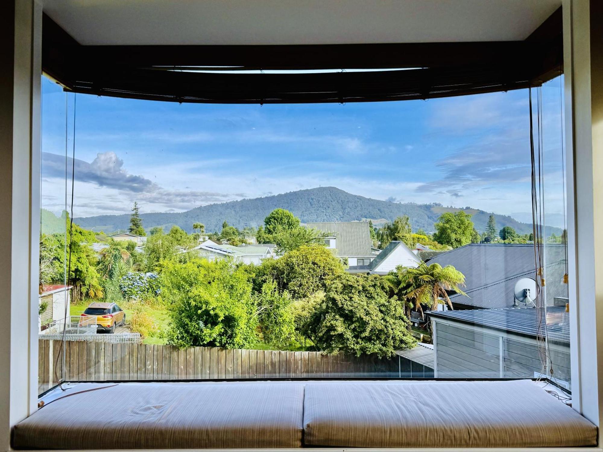 Spacious Retreat With Mountain View Rotorua Exterior foto